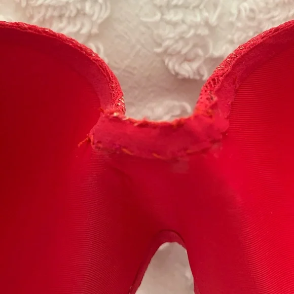 Victoria’s Secret Bra: Red Lace w/Gold Metallic Thread, Double Straps 38C - Picture 14 of 14